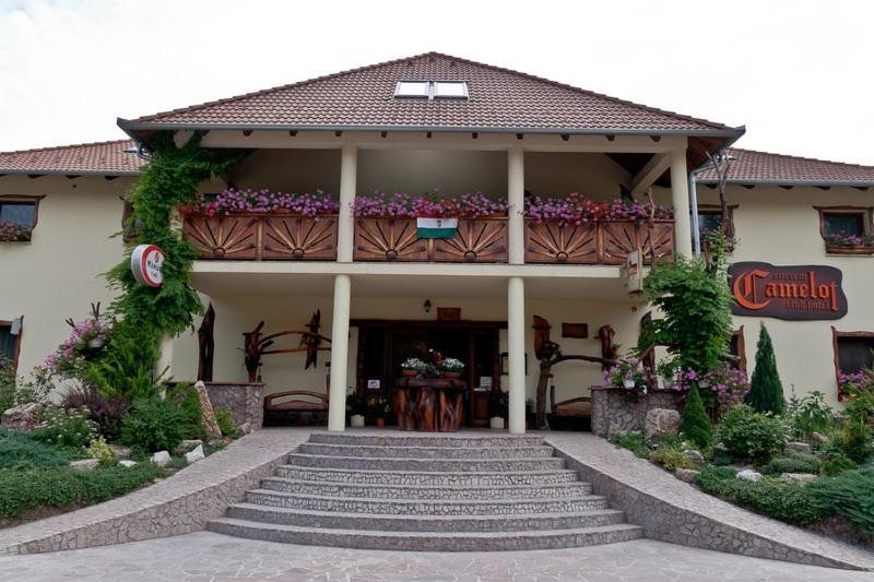 Camelot Club 3*