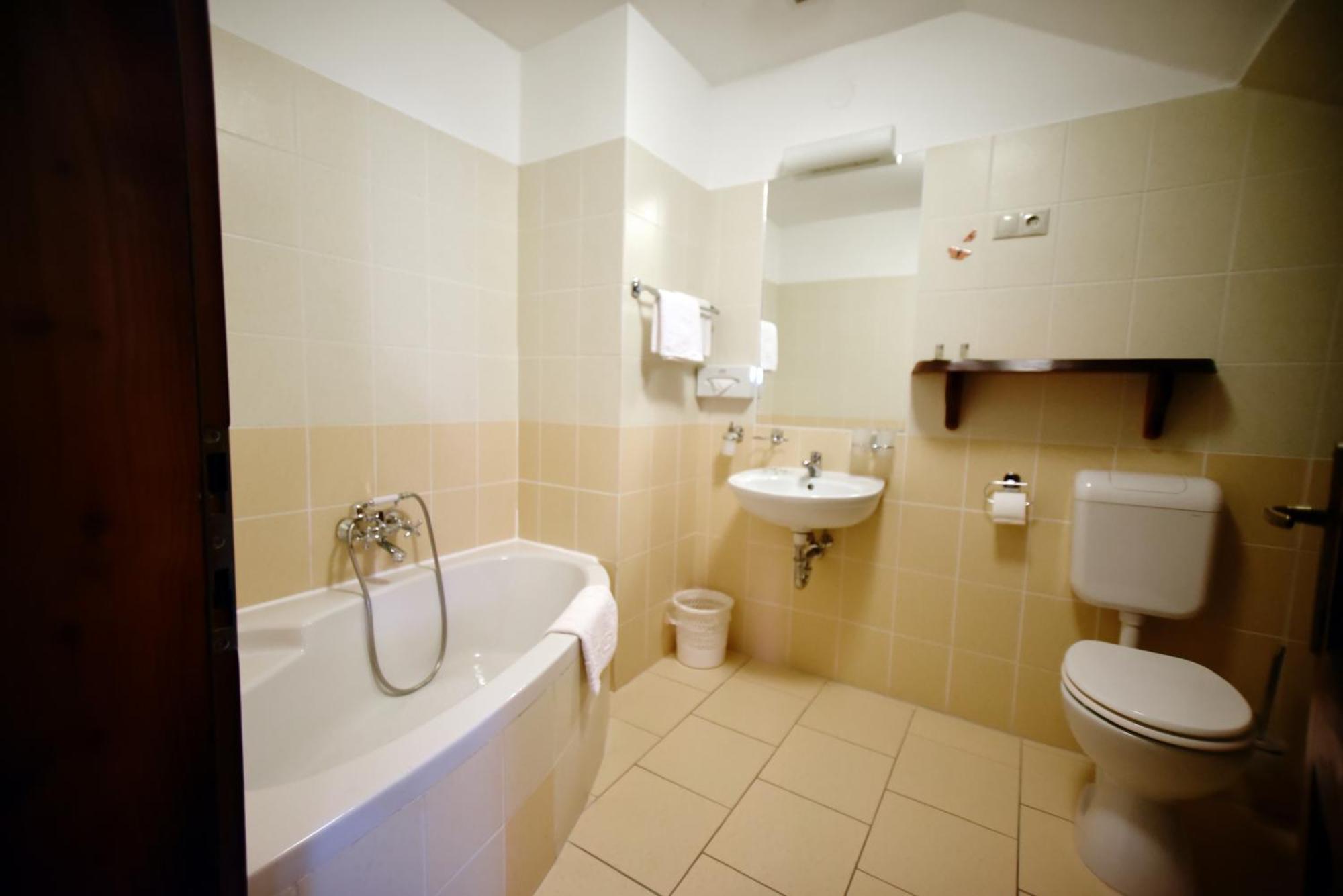 Camelot Club Hotel 3*